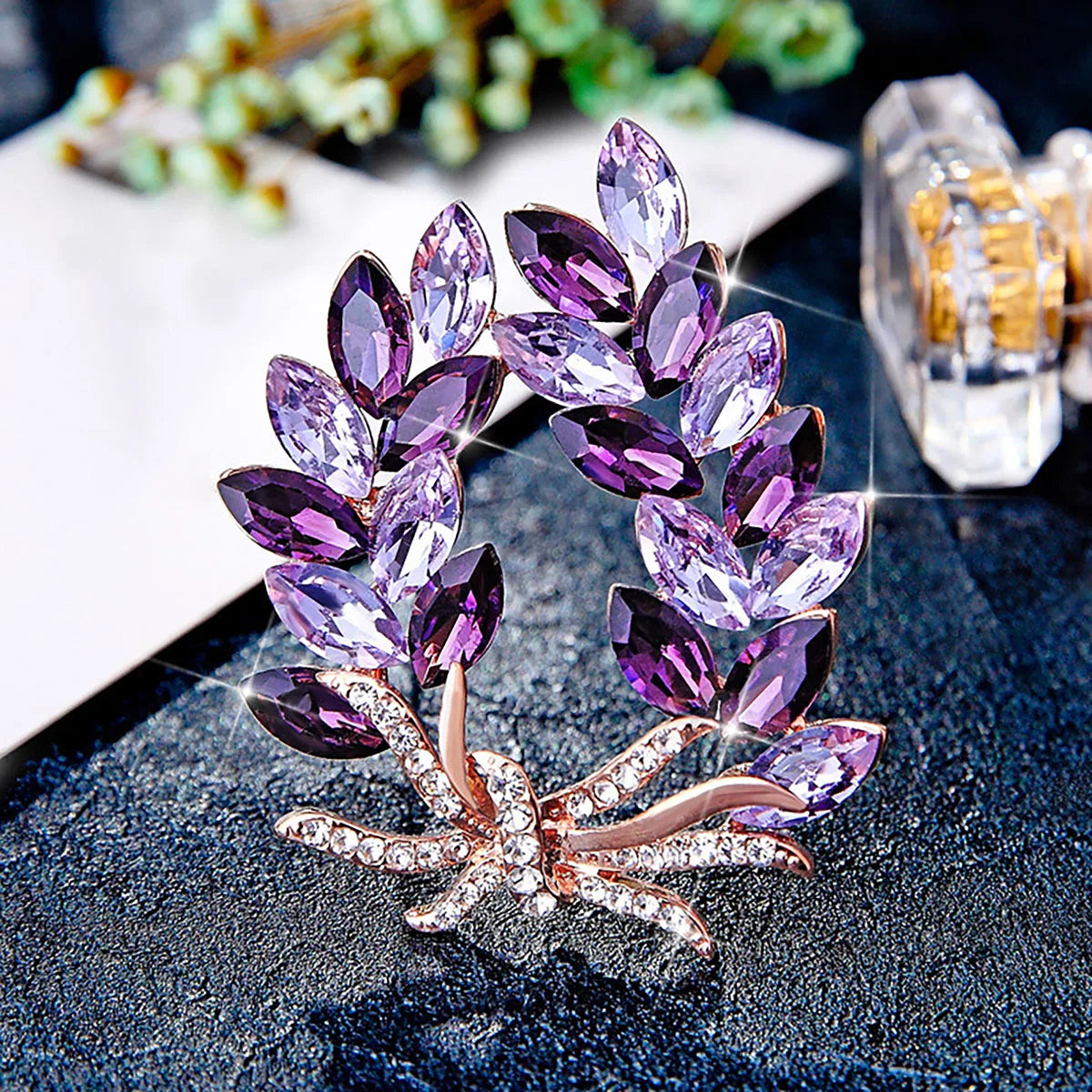 Trendy Flower Brooch Pin for Women Elegant Charm Chest Jewelry Gift