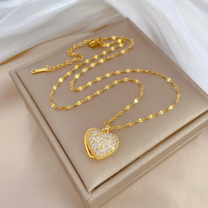 Fashionable and Luxurious Peach Heart Pearl Oyster Necklace, Personalized and Versatile Stainless Steel Clavicle Chain goobingoo
