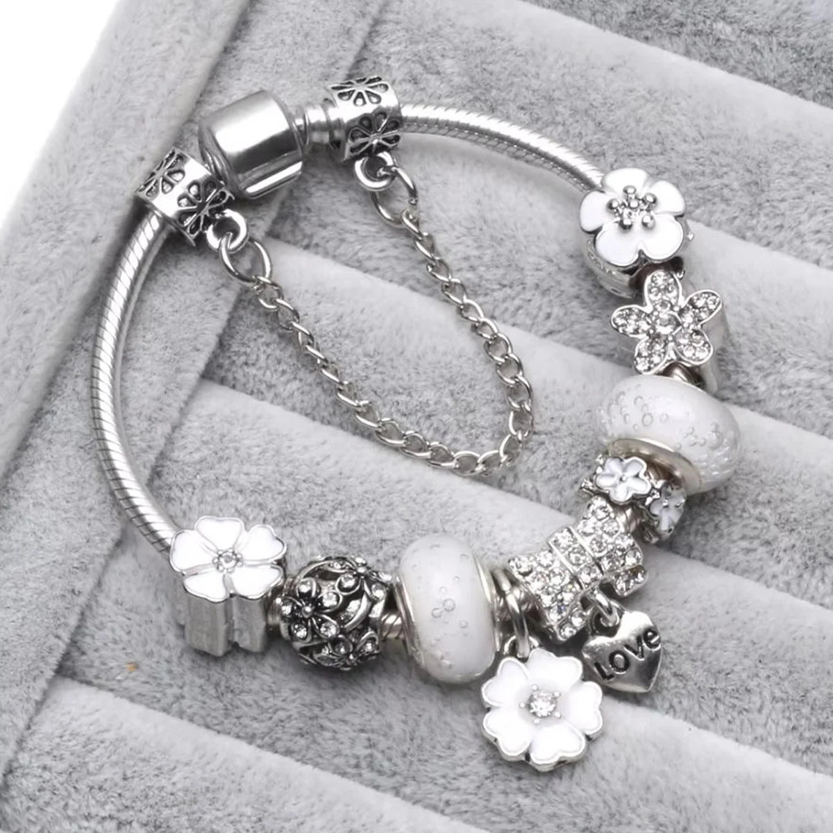 Glass Pearl Bead Bracelet — Retro Floral Charm Design