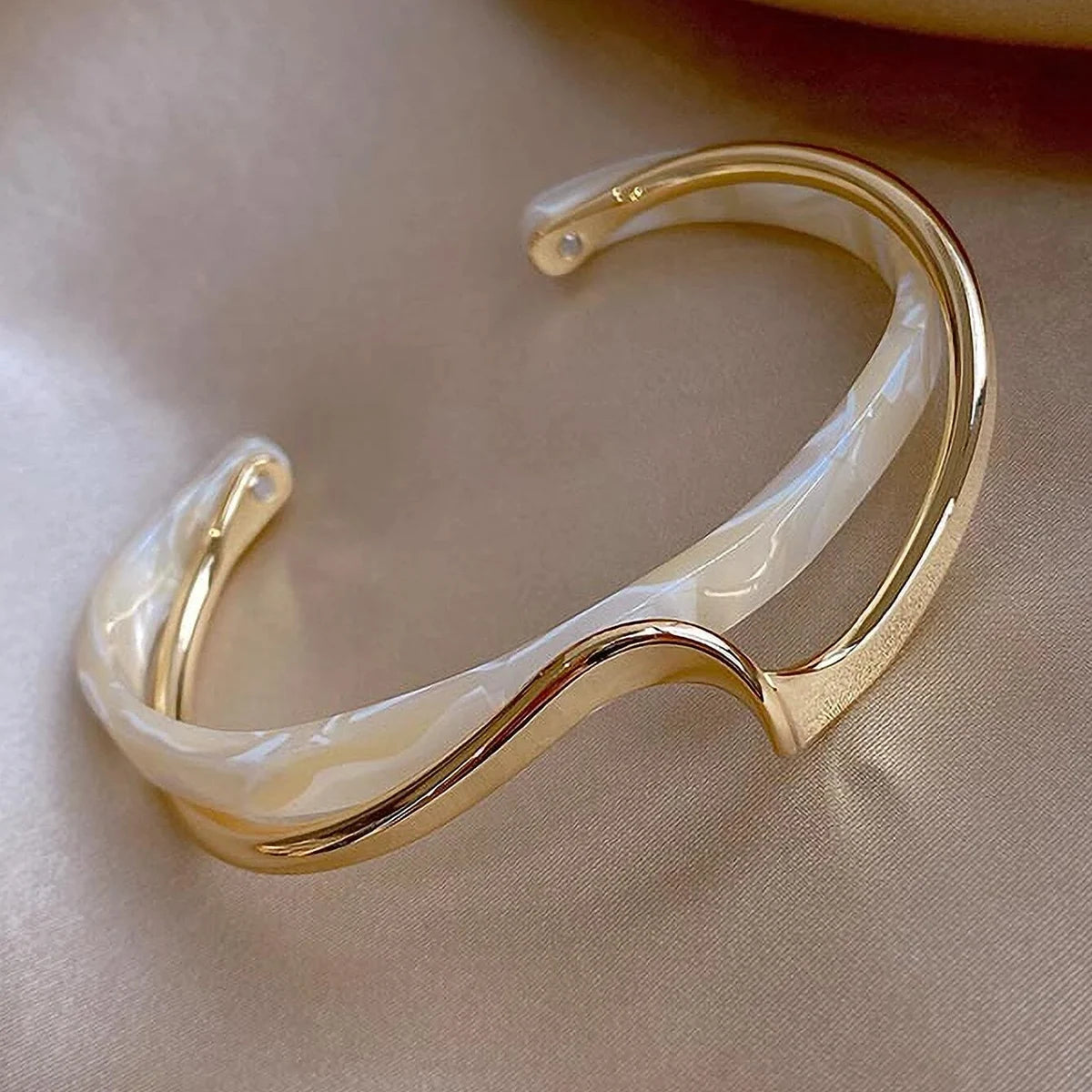 Emerald Resin Bangle Bracelet — Elegant Daily Statement